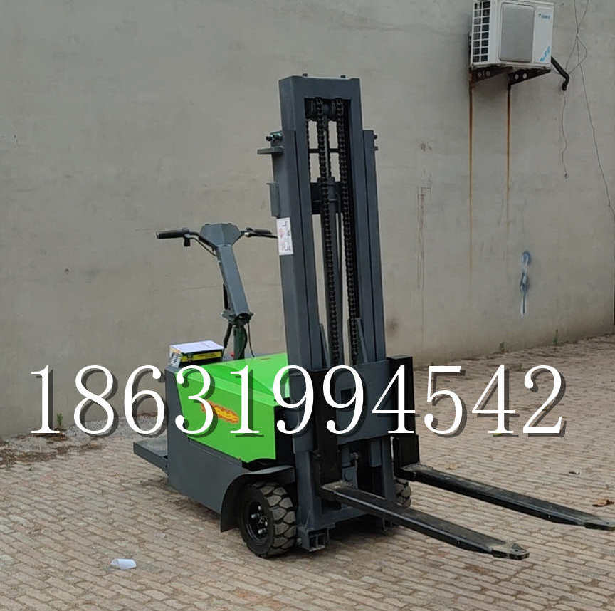 玉溪市优程全电动叉车插腿式堆高车液压装卸车1.5吨升高小型站驾式铲车